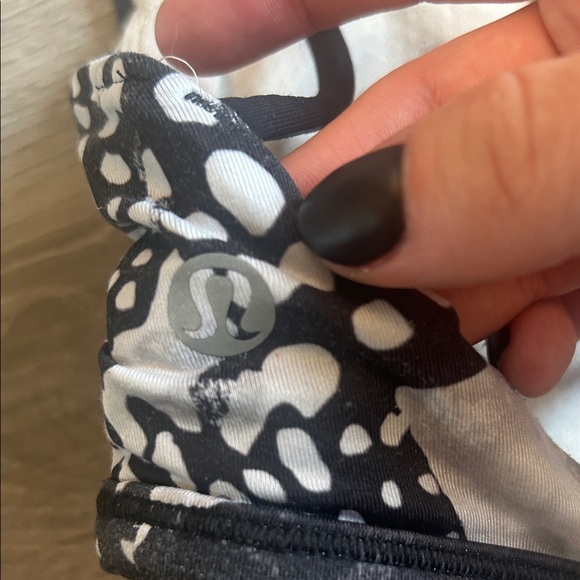 Lululemon Free to Be Wild Sports Bra Size 4 - Picture 4 of 6
